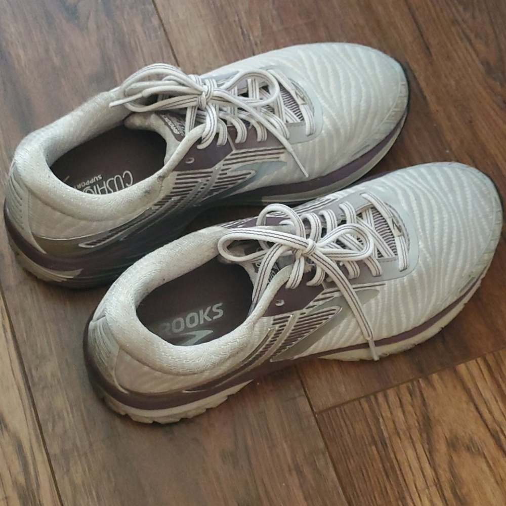 Brooks Adrenaline GTS 18 Running Shoes